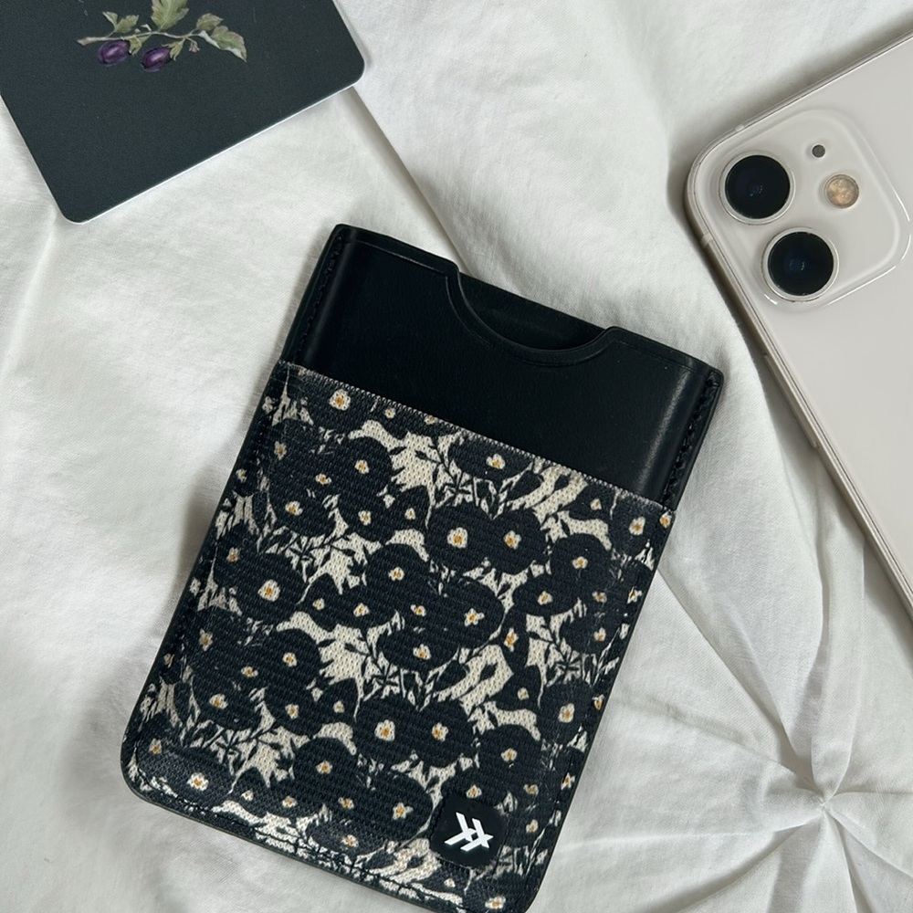 Thread Wallets Magnetic Wallet